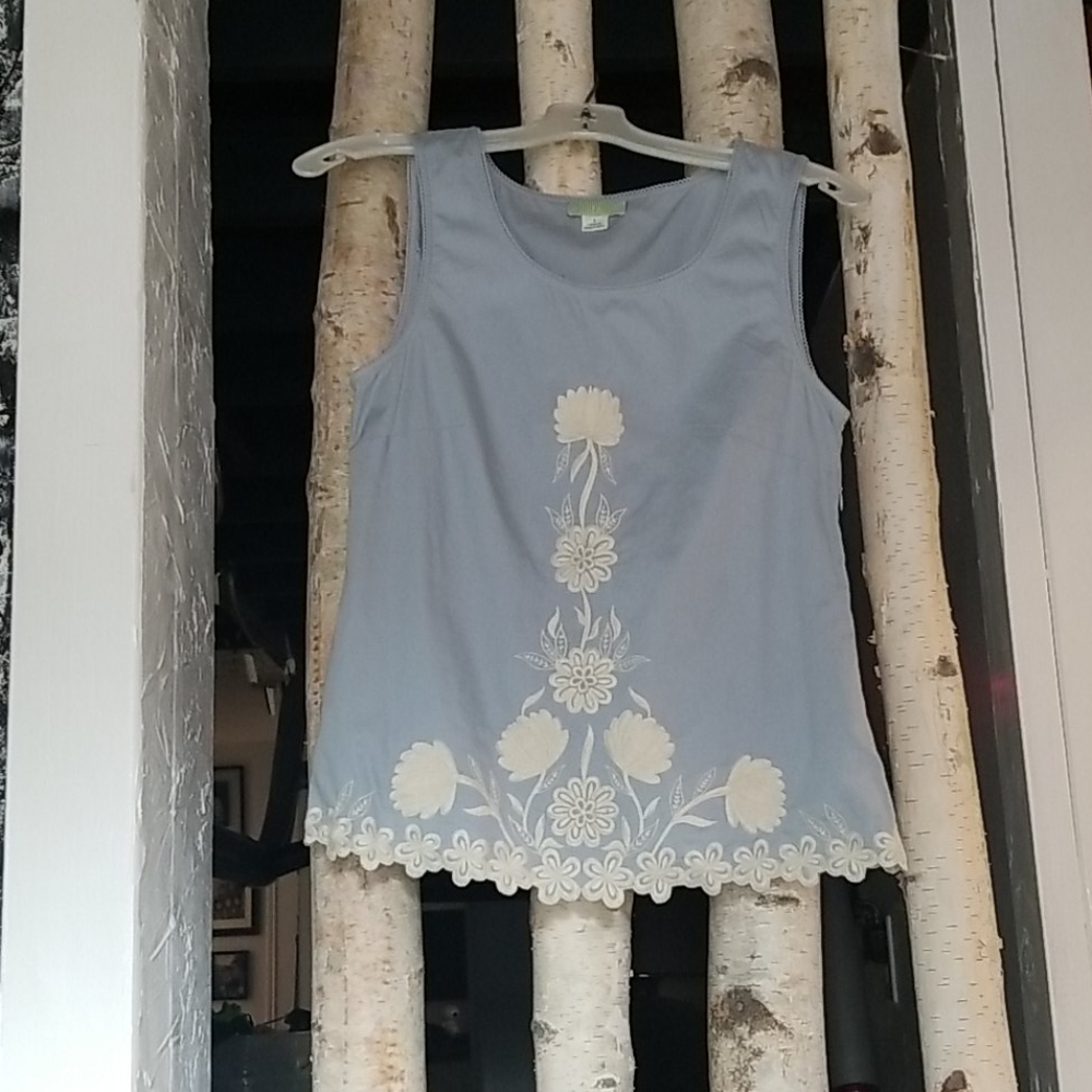 Anthropologie Lil embroidered top